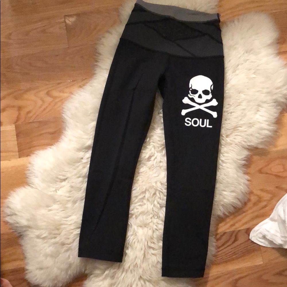 wunder under crop with skull- soulcycle